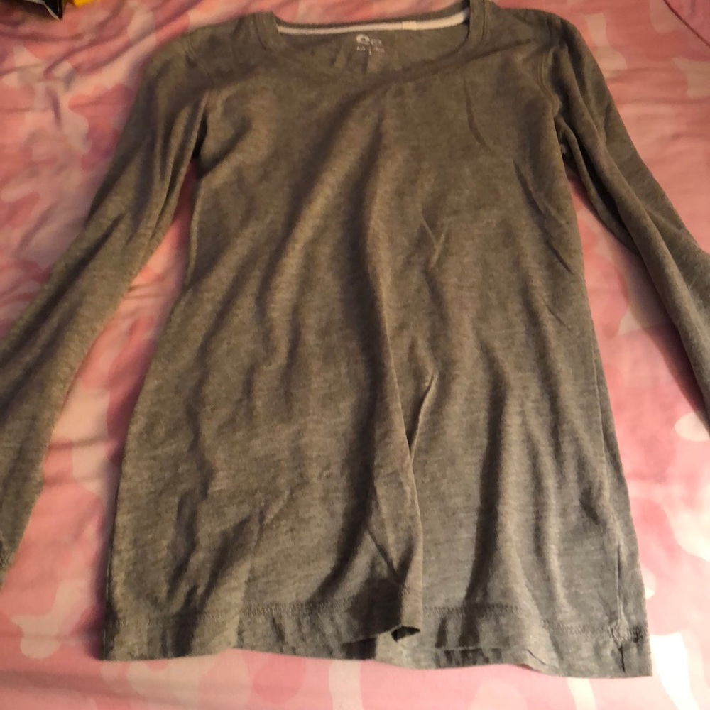 Long sleeve grey tee shirt